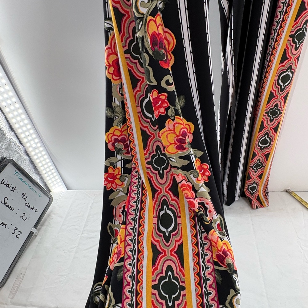 Women’s Wide-Leg Black Striped Pants with Floral Side Panels Size 18/20 - Picture 3 of 10